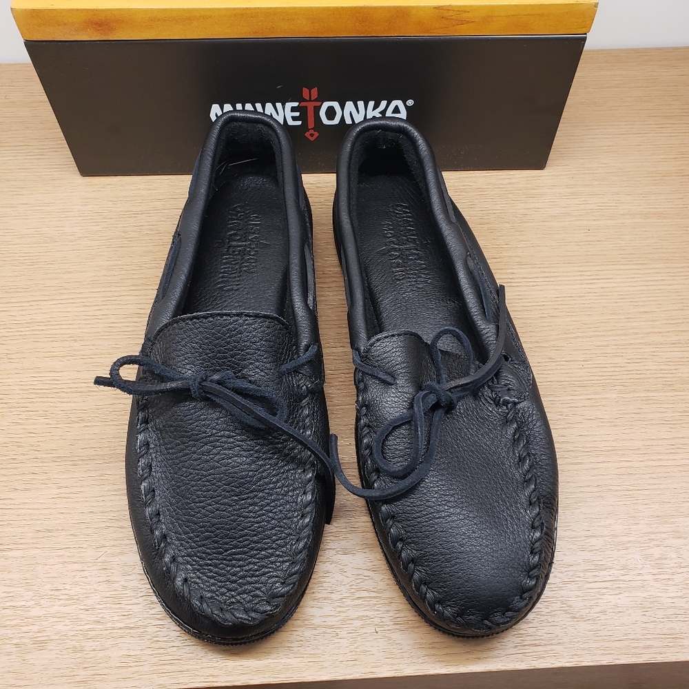 Minnetonka Men's Black Leather Moccasins